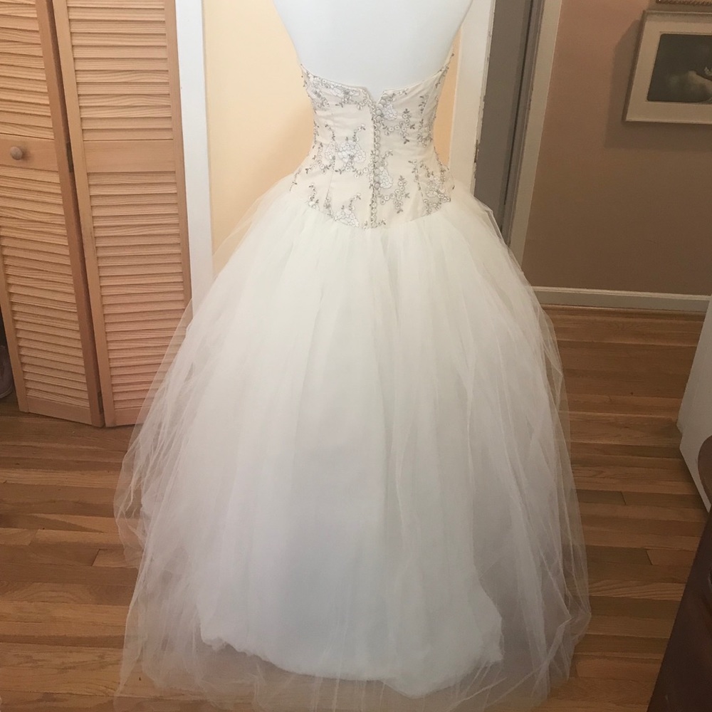 Nancy Issler Silk Tulle Beaded Wedding Gown - Picture 4 of 7